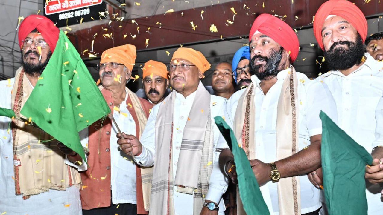 रायपुर में आस्था का संगम, ‘होला मोहल्ला यात्रा’ के लिए 1200 श्रद्धालु रवाना, मुख्यमंत्री विष्णु देव साय ने 17 बसों को दिखाई हरी झंडी