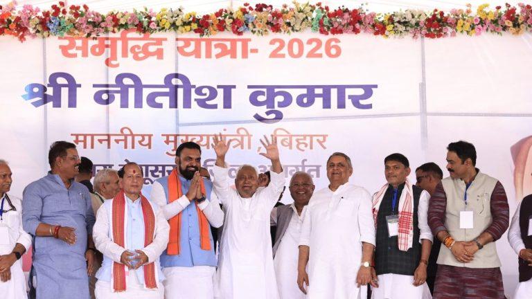 बिहार के बेगूसराय में भाषण के दौरान जाने लगीं महिलाएं, नीतीश कुमार बोले- ‘अरे कहां जा रही हो, बंद कर दें क्या?’