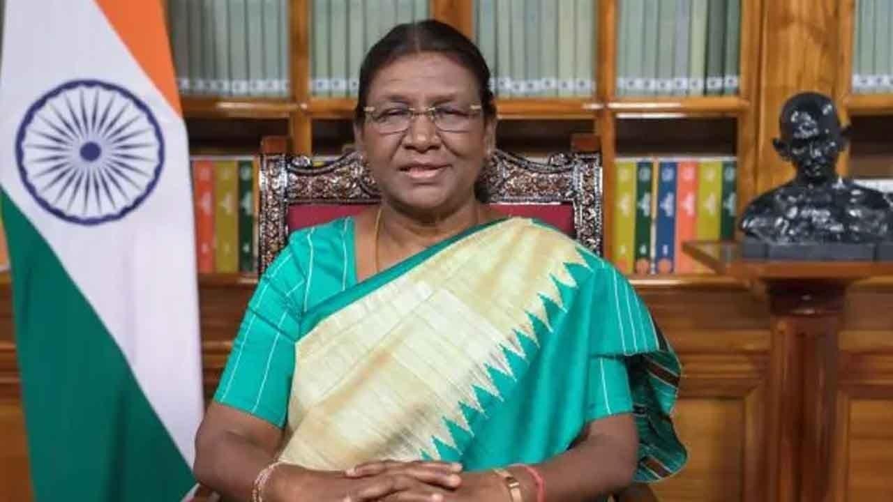 राष्ट्रपति के चश्मे पर बंदरों का खतरा, वृंदावन में लाठी-डंडे और लेजर लाइट से होगी द्रौपदी मुर्मू की सुरक्षा