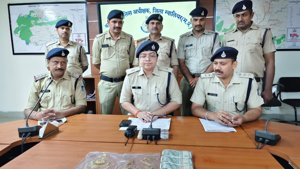 अवैध हथियार के साथ पकड़ा बदमाश निकला शातिर चोर, पत्नी के साथ मिलकर करता था चोरी, 55 से ज्यादा अपराध दर्ज