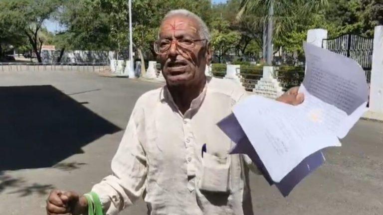 108 शिकायती आवेदन के बाद भी नहीं हुई सुनवाई, परेशान बुजुर्ग ने सरपंच और अफसरों पर लगाये मिलीभगत के आरोप