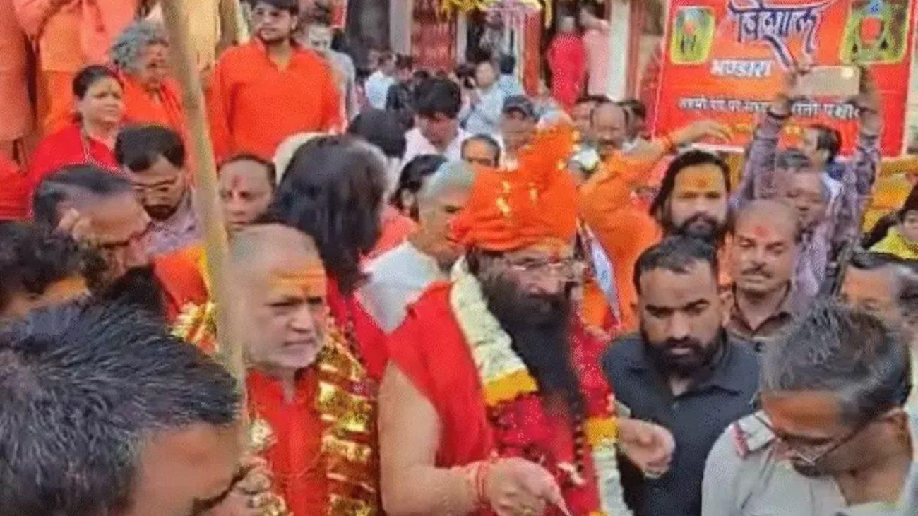 निरंजनी अखाड़े के रविंद्र पुरी का बड़ा बयान, बोले – ‘कुछ लोग कुंभ खराब करना चाहते हैं, ऐसा नहीं होने देंगे’, पढ़ें खबर