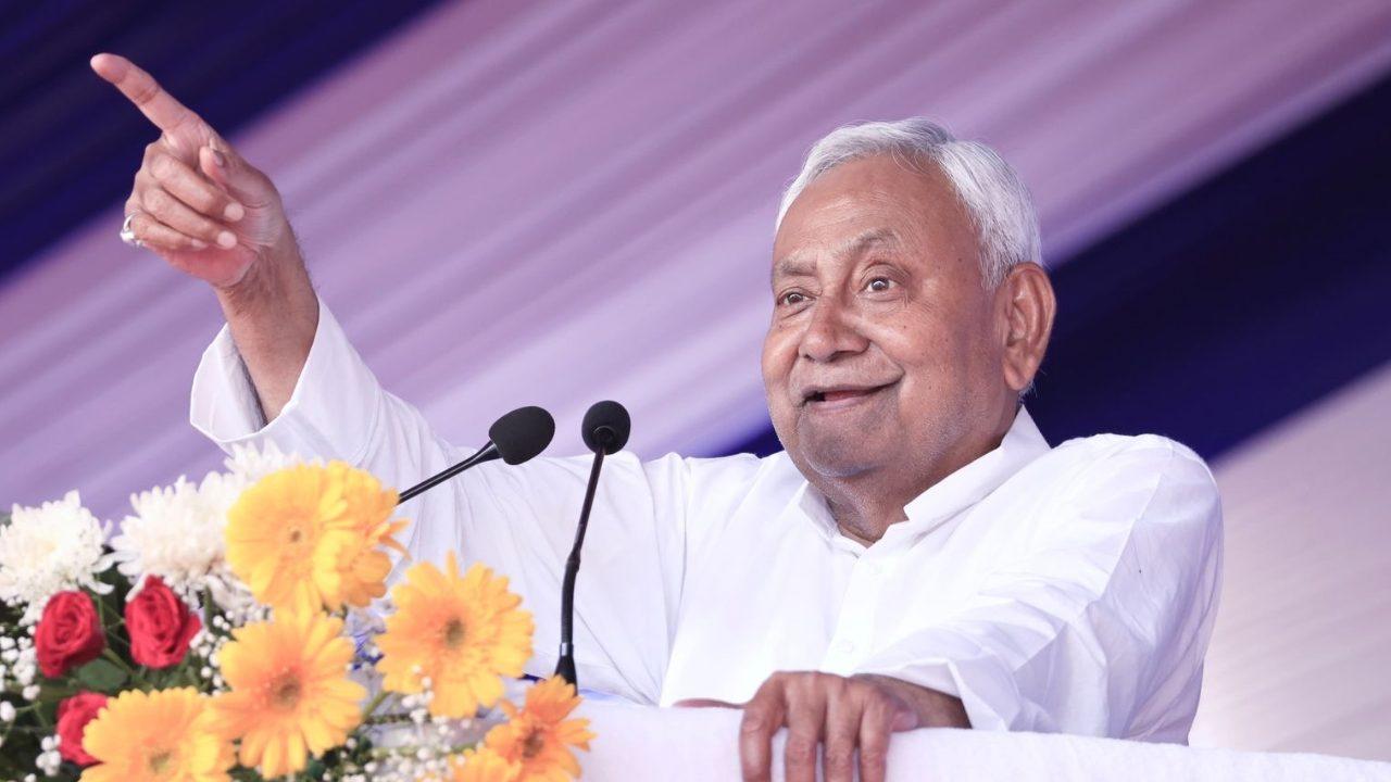 मुख्यमंत्री नीतीश कुमार ने सहरसा में करोड़ों की योजनाओं का किया शिलान्यास, बोले- बिहार से दूर नहीं जा रहा, काम करता रहूंगा