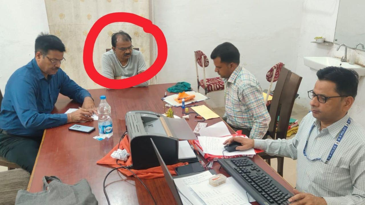 बीआरसी ने शिक्षक से ली रिश्वत, लोकायुक्त पुलिस ने रंगे हाथ पकड़ा, सब इंजीनियर को भी बनाया आरोपी