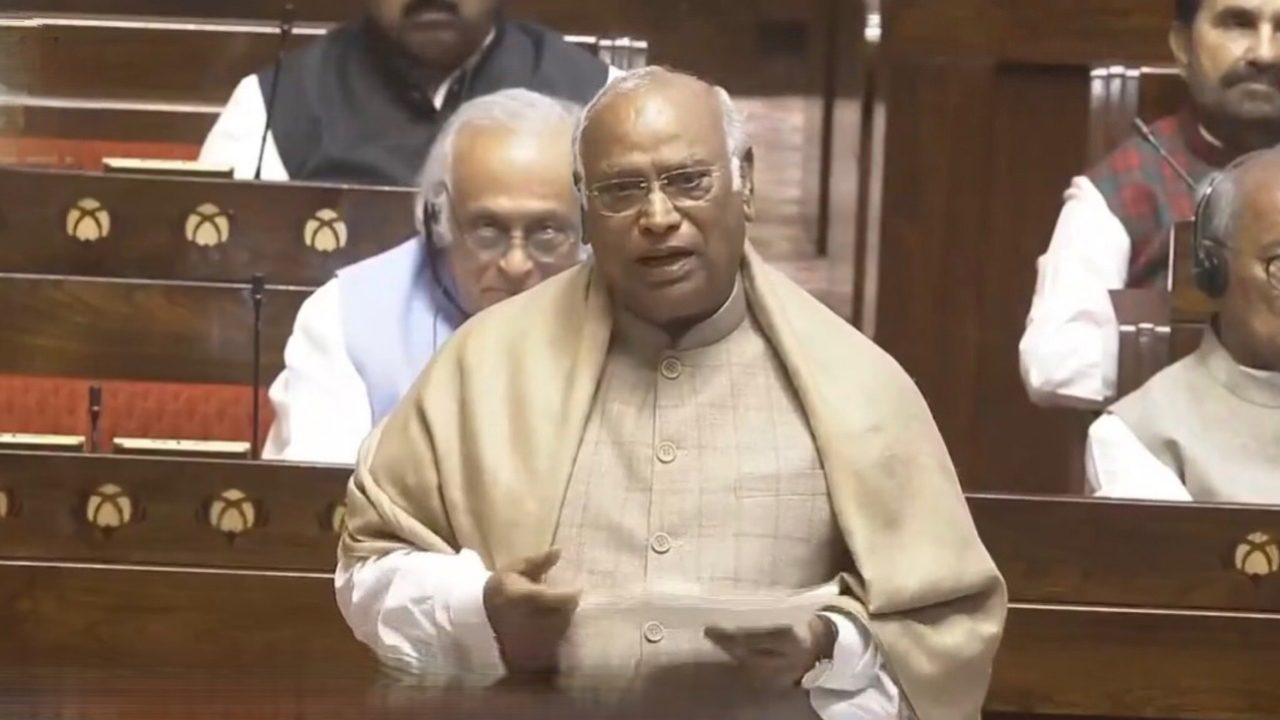 राज्यसभा विदाई सत्र: मल्लिकार्जुन खड़गे ने ली चुटकी “एचडी देवगौड़ा ने मोहब्बत हमारे साथ की, शादी मोदी जी के साथ”, हंस प़ड़े पीएम मोदी, सदन में गूंजे ठहाके