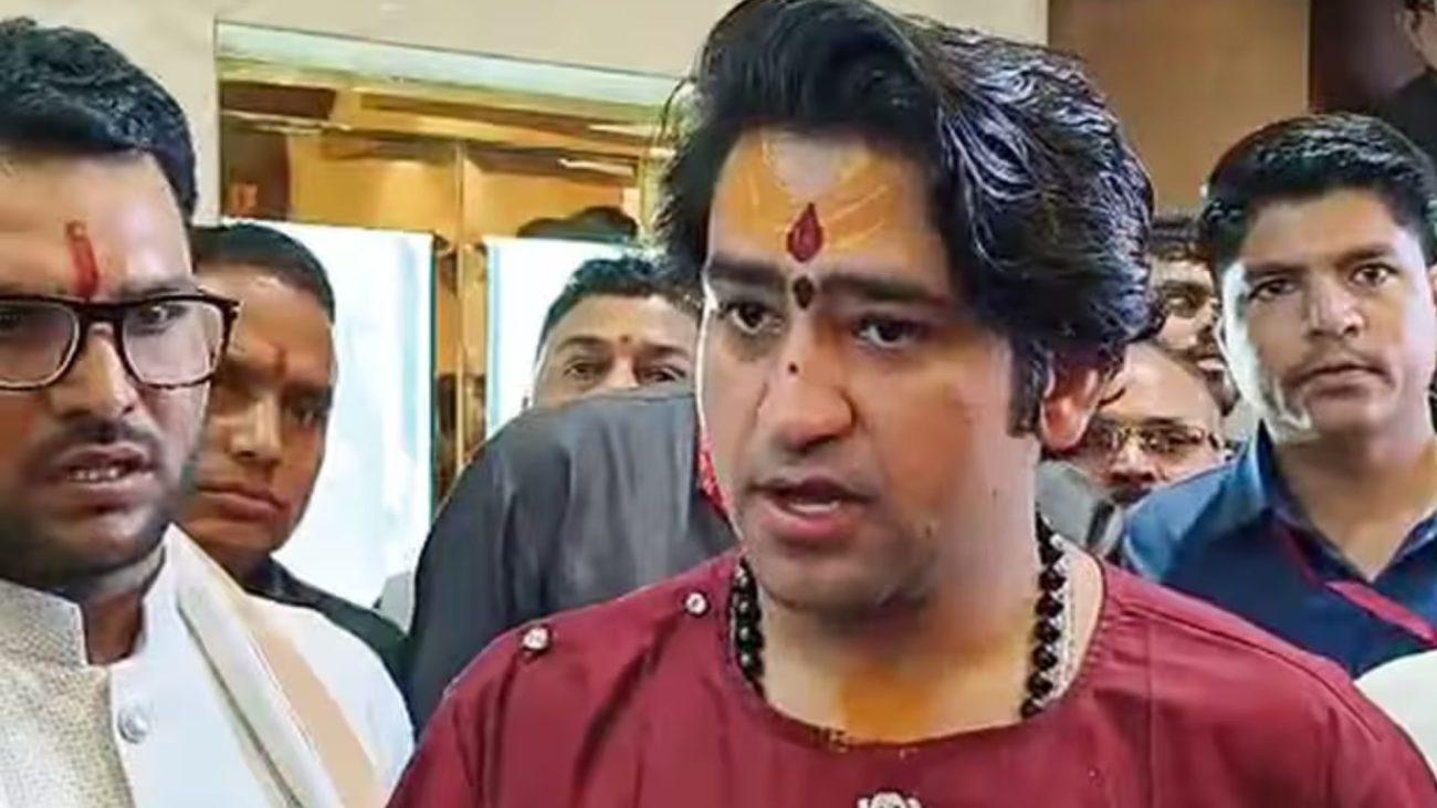 बागेश्वर सरकार धीरेंद्र शास्त्री ने शंकराचार्य पर टिप्पणी से किया इनकार, सनातन और गौ रक्षा पर दिया ये बड़ा संदेश