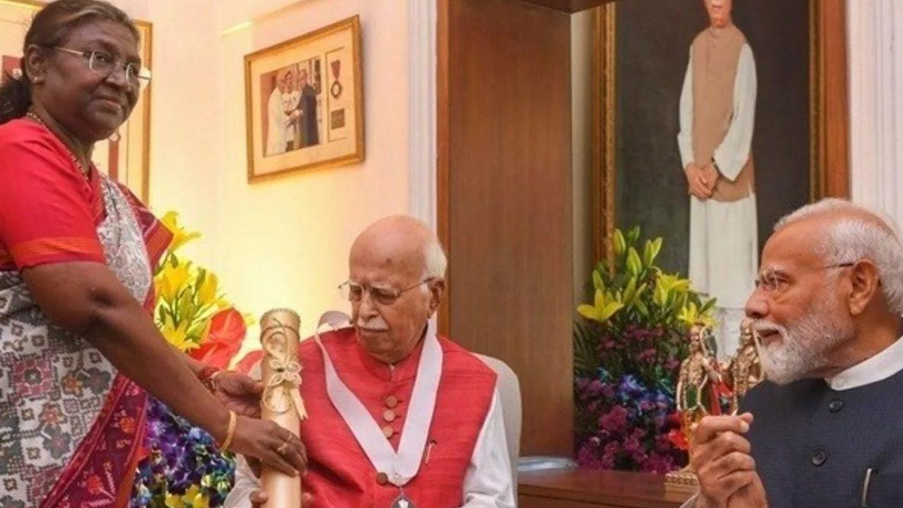 “प्रधानमंत्री बैठे हैं, राष्ट्रपति खड़ी हैं..” ममता बनर्जी ने एक पुरानी तस्वीर दिखाकर पीएम मोदी पर बोला हमला