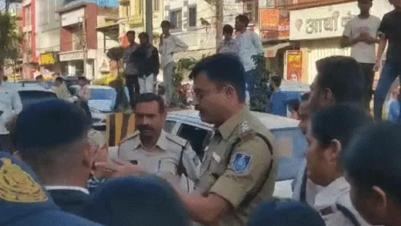 इंदौर के पाटनीपुरा-परदेशीपुरा में निगम की चालानी कार्रवाई पर भड़के व्यापारी, जबरन वसूली का लगाया आरोप, दुकानें कीं बंद