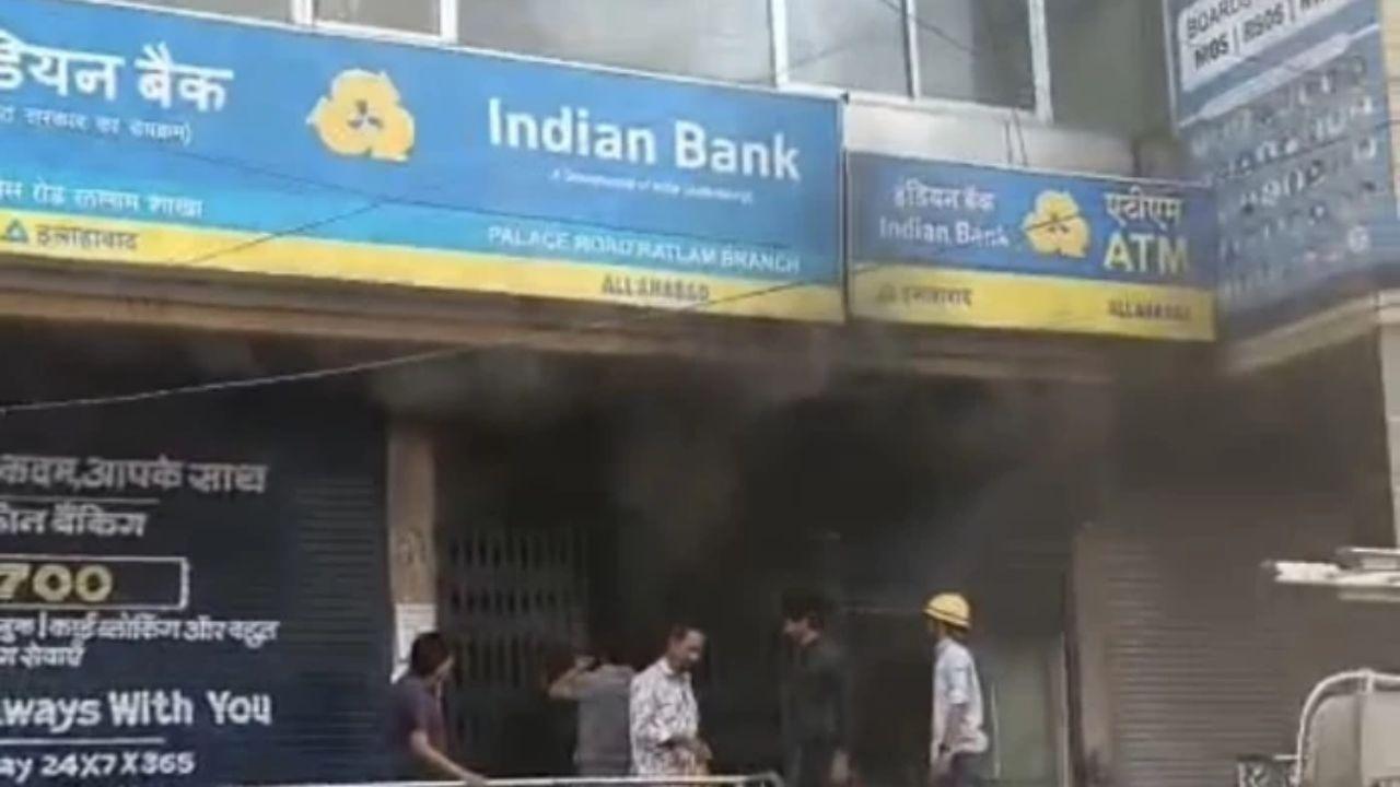 रतलाम में इंडियन बैंक ब्रांच में आग से हड़कंप, कंप्यूटर और रिकॉर्ड को भारी नुकसान