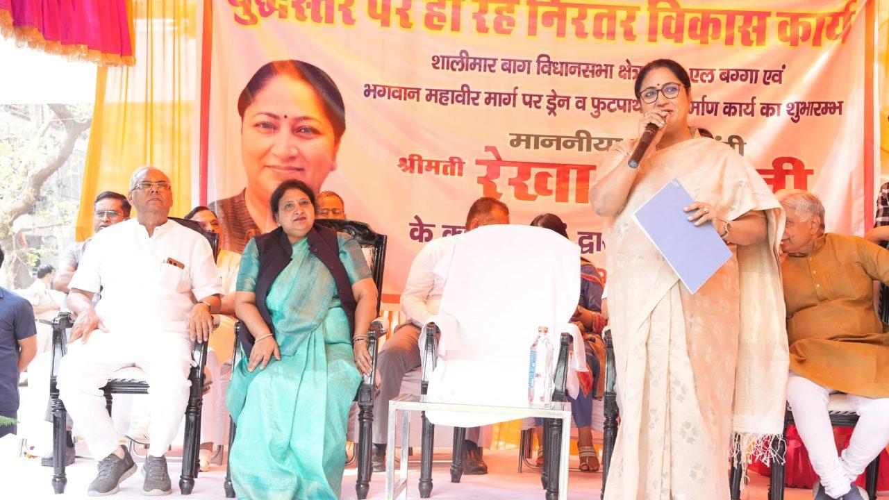 सीएम रेखा गुप्ता ने शालीमार बाग में कई विकास परियोजनाओं का किया उद्घाटन, निर्माण कार्यों का निरीक्षण कर अधिकारियों को दिए सख्त निर्देश