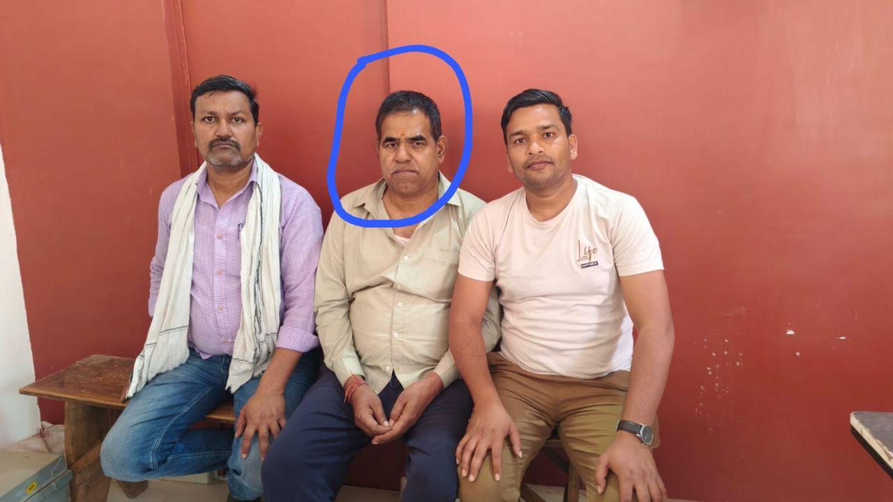 शिवपुरी में पदस्थ राजस्व निरीक्षक ने किसान से ली रिश्वत, लोकायुक्त पुलिस ग्वालियर ने रंगे हाथ पकड़ा