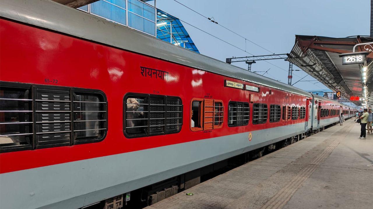 नवरात्रि से पहले वैष्णो देवी धाम में उमड़ी श्रद्धालुओं की भीड़, नहीं मिल रहा रिजर्वेशन, अतिरिक्त ट्रेन चलाने की मांग