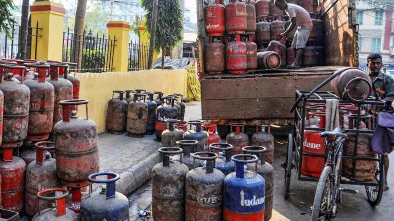 पेट्रोलियम मंत्रालय ने दी बड़ी राहत, कमर्शियल LPG सिलेंडरों की डिलीवरी शुरू, जानें नए बुकिंग नियम