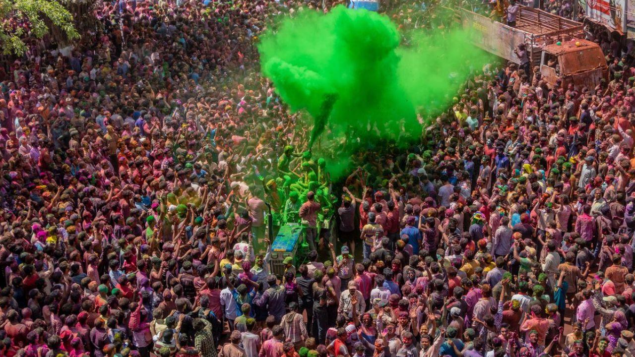 रंगपंचमी पर इंदौर में गेर की धूम, राजवाड़ा तिरपाल से ढका… जानें पूरा रूट और ट्रैफिक प्लान