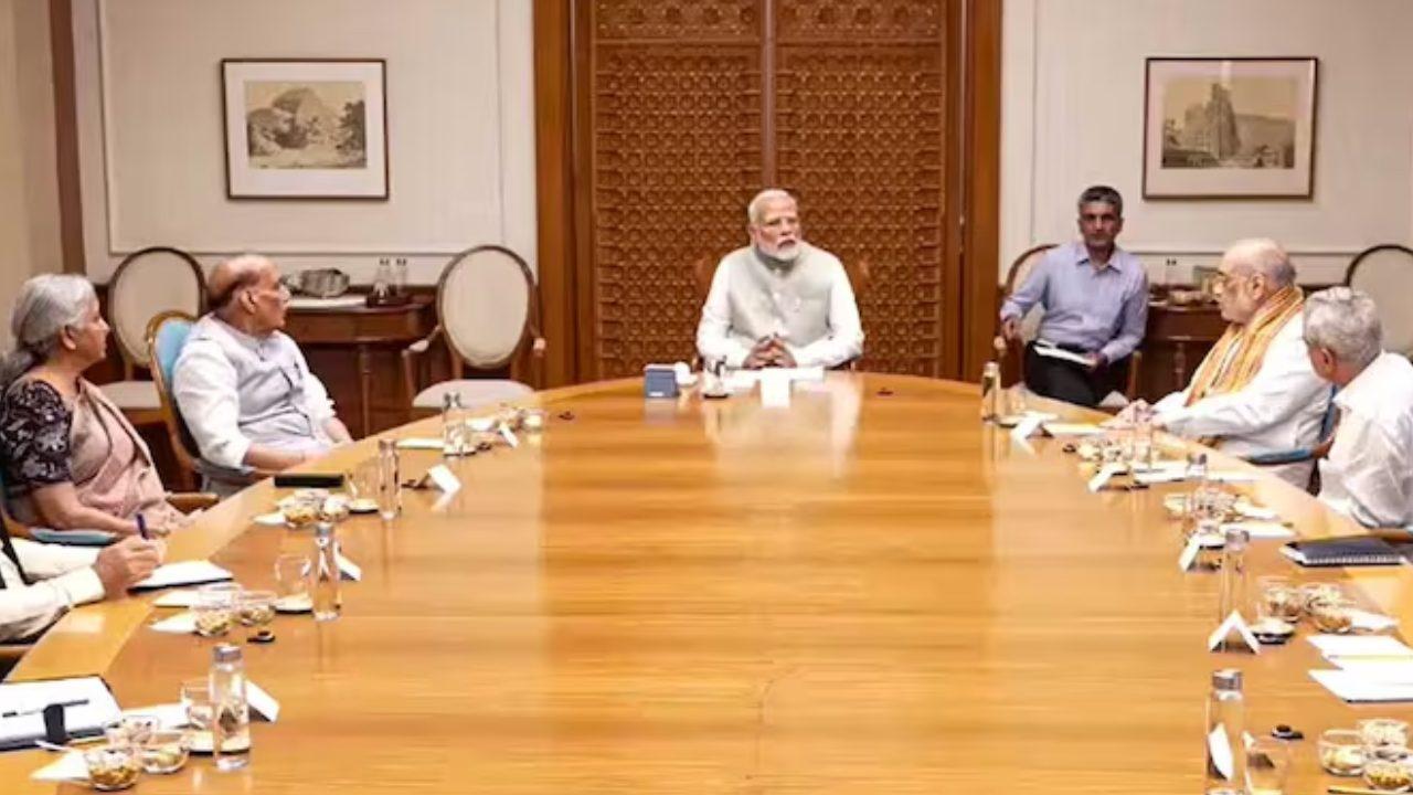 ईरान-इजरायल तनाव के बीच भारत सरकार अलर्ट, प्रधानमंत्री मोदी ने बुलाई CCS की अहम बैठक, कई मुद्दों पर हो सकती है चर्चा