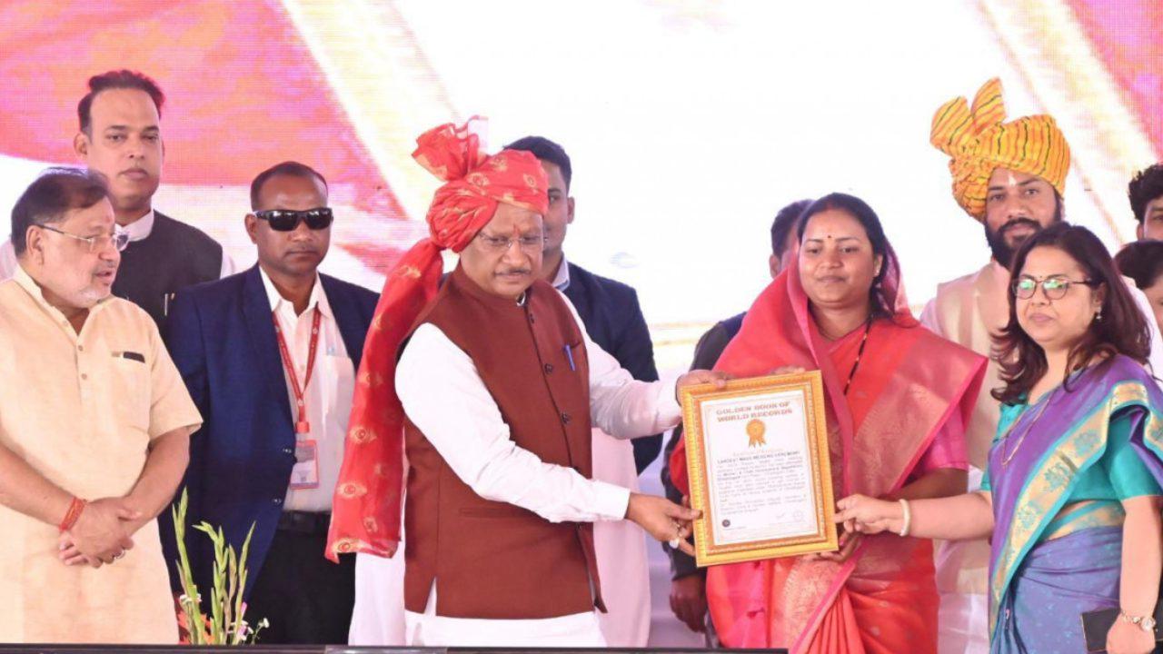 छत्तीसगढ़ ने रचा इतिहास, एक दिन में 6412 जोड़ों का विवाह, गोल्डन बुक ऑफ वर्ल्ड रिकॉर्ड में दर्ज हुआ समारोह