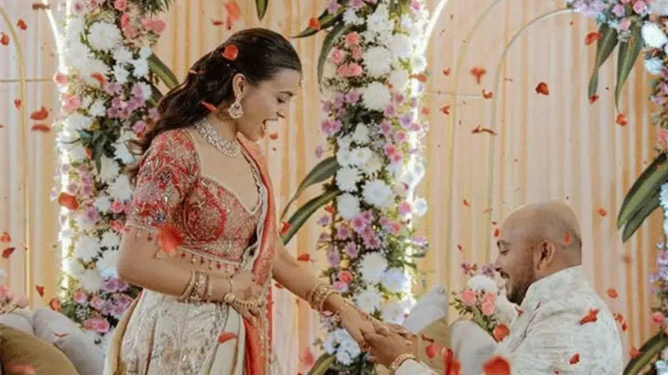 भारतीय क्रिकेटर पृथ्वी शॉ ने आकृति अग्रवाल संग की सगाई, सोशल मीडिया पर शेयर की तस्वीर