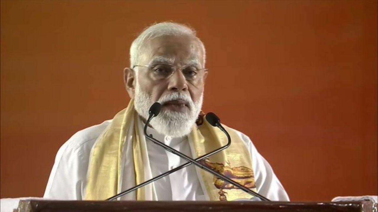 केरलम में विपक्ष पर भड़के PM Modi, बोले- मैं देश से कहूंगा कि कांग्रेस-लेफ्ट द्वारा फैलाई जा रही अफवाहों से सावधान रहें, सतर्क रहें