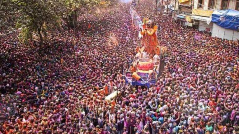 इंदौर की गेर से पहले नगर निगम ने राजवाड़ा मार्ग पर केबल हटाए, CCTV निगरानी बढ़ाई, राजवाड़ा ढंका