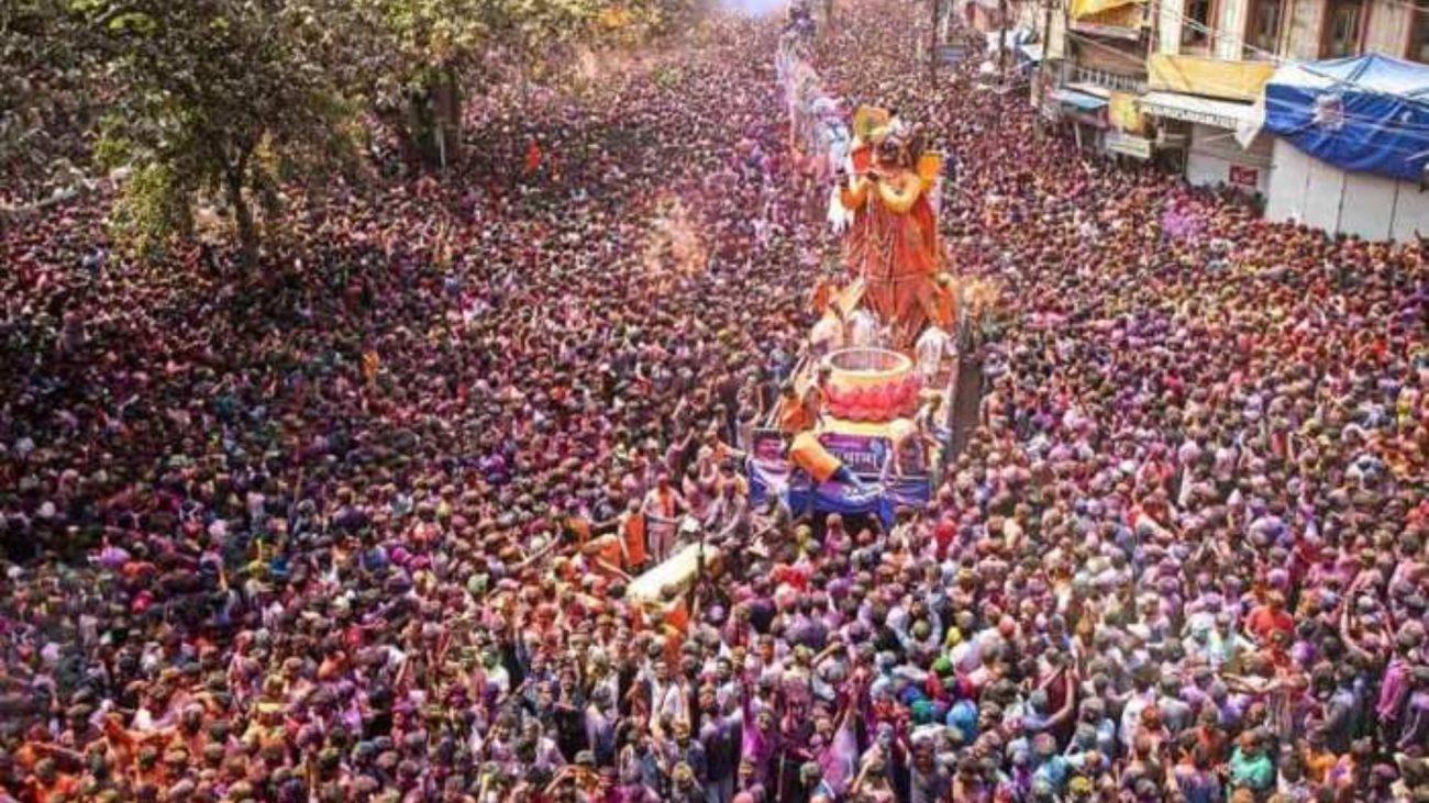 इंदौर की गेर से पहले नगर निगम ने राजवाड़ा मार्ग पर केबल हटाए, CCTV निगरानी बढ़ाई, राजवाड़ा ढंका