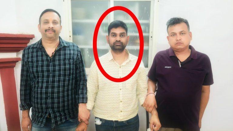 PM Awas Yojana में सरकार ने भेजी राशि, सहायक राजस्व निरीक्षक की नीयत बिगड़ी, जारी करने मांगी रिश्वत, लोकायुक्त पुलिस ने रंगे हाथ पकड़ा