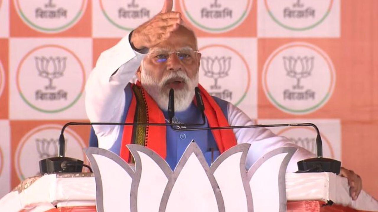 बर्धमान में जनसैलाब देखकर बोले PM Modi, “हजारों-हजार लोगों का ये रैला, बंगाल में खेला करने वाला है”
