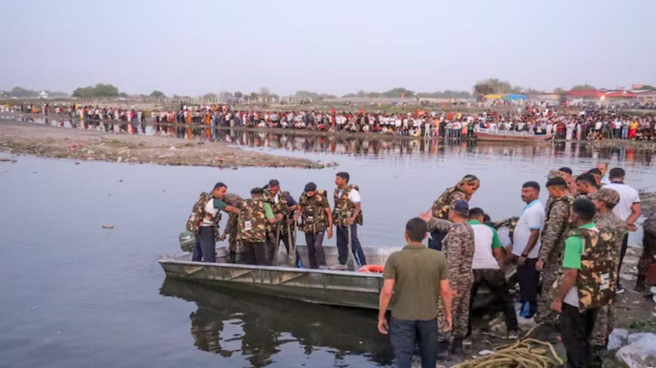 वृंदावन नाव हादसे में अब तक 10 पर्यटकों की मौत, 5 अभी भी लापता, नदी में 14 KM तक तलाश जारी
