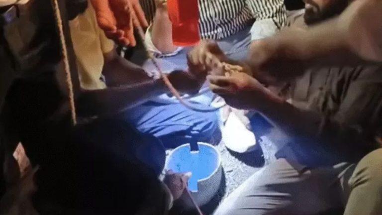 उज्जैन के बड़नगर में 3 साल का बच्चा 70 फीट गहरे बोरवेल में गिरा, मां के सामने हुआ हादसा, रेस्क्यू जारी