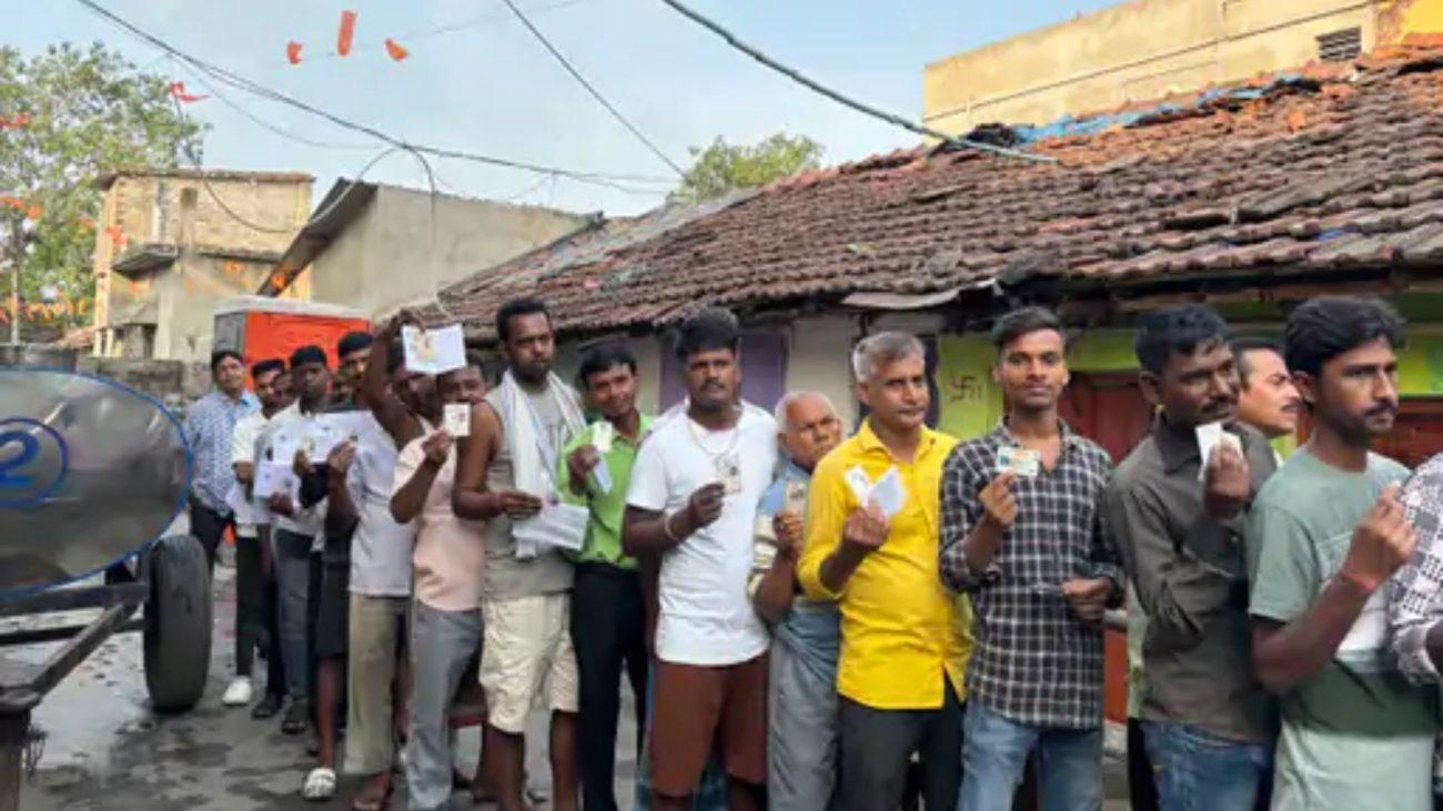 पश्चिम बंगाल में 142 सीटों पर वोटिंग जारी, सुबह से वोटर्स की लंबी कतारें लगीं, ममता बनर्जी और सुवेंदु अधिकारी के बीच मुकाबला
