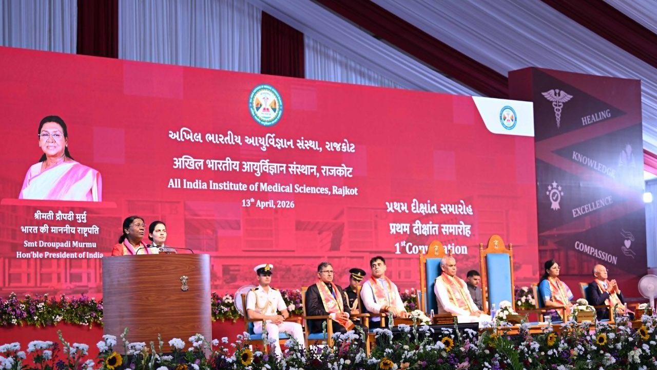 मेडिकल क्षेत्र में हो रहे बदलावों के बीच राष्ट्रपति द्रौपदी मुर्मू का संदेश, डॉक्टरों की जिम्मेदारी पर दिया जोर, MBBS के छात्रों को दी खास सलाह