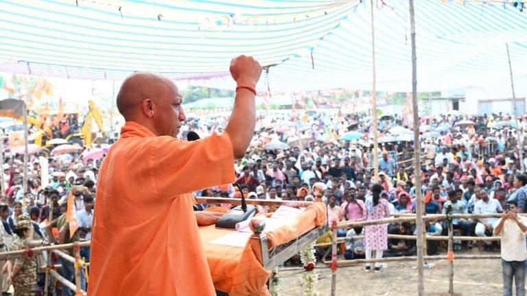 सीएम योगी की बंगाल में ताबड़तोड़ रैलियां, TMC पर बोला तीखा हमला, ममता बनर्जी के शासन को बताया ‘अराजकता का काल’