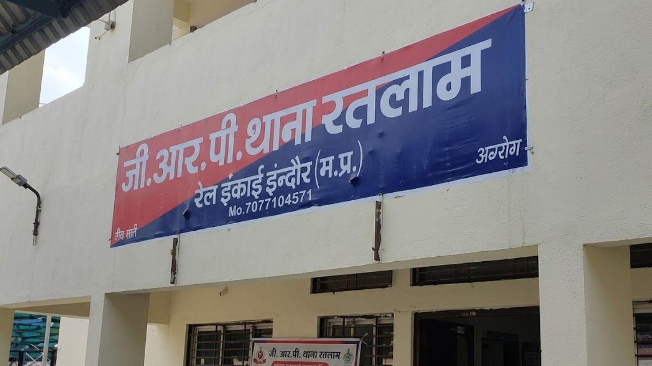 रतलाम में दिनदहाड़े वारदात! रेलवे कर्मचारी के घर से नकदी-जेवर साफ