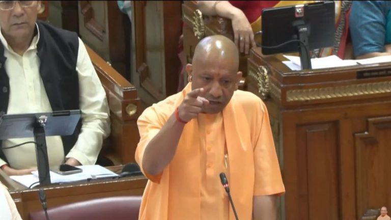 सीएम योगी आदित्यनाथ का विपक्ष पर बड़ा हमला, बोले- आप लोगों के आचरण को देखकर गिरगिट भी सकुचा जाएगा