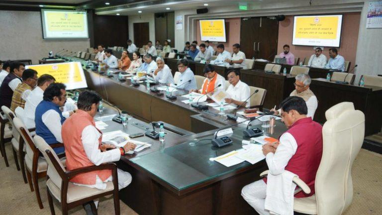 CM डॉ. मोहन यादव ने सिंहस्थ-2028 के सभी कार्य दिवाली 2027 तक पूरे करने के दिए निर्देश, 2923 करोड़ रूपए के 22 कामों को दी मंजूरी
