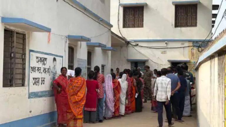 बंगाल-तमिलनाडु में सुबह 7 बजे से किया जा रहा मतदान, लंबी कतारें लगी, एक्टर अजित कुमार को देखने उमड़ी भीड़