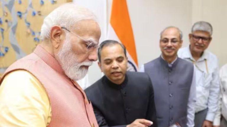 जनगणना 2027 की स्व-गणना प्रक्रिया में पीएम मोदी और राष्ट्रपति द्रौपदी मुर्मू ने लिया हिस्सा, डिजिटल जनगणना हुई शुरू