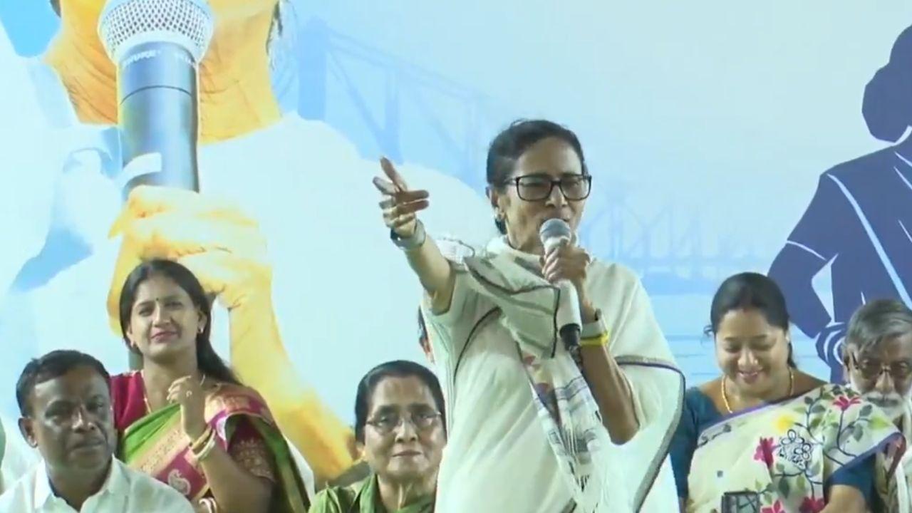 चुनाव के लिए ECI के नए आदेश पर सियासत, ममता बनर्जी ने बोला हमला, कहा- लोगों की रोजी-रोटी पर पड़ेगा असर