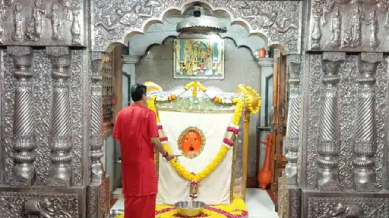 इंदौर के रणजीत हनुमान मंदिर में आज 80 हजार भक्तों के लिए चलित भंडारा, पैकेट में मिलेगा पूड़ी और भजिए का प्रसाद