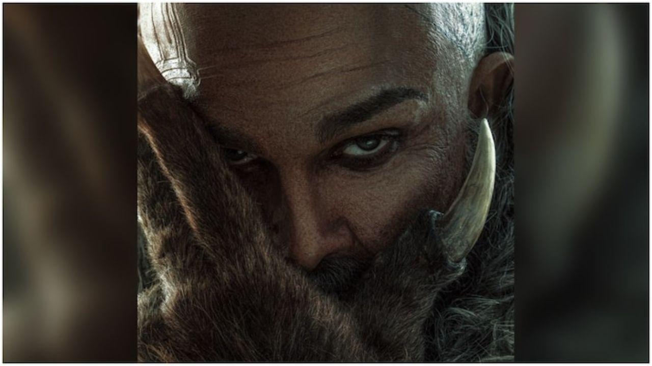 अल्लू अर्जुन की फिल्म Raaka का फर्स्ट लुक आउट, एक्टर का मिस्टीरियस अवतार देख फैंस दंग