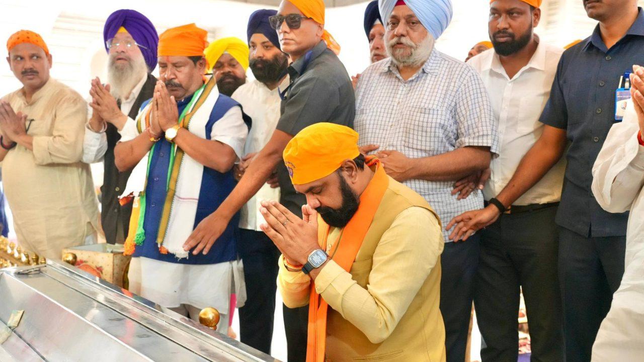 सीएम सम्राट चौधरी ने पटना साहिब गुरुद्वारा में टेका मत्था, बोले- धार्मिक स्थलों के संरक्षण और विकास के लिए उठाए जाएंगे आवश्यक कदम