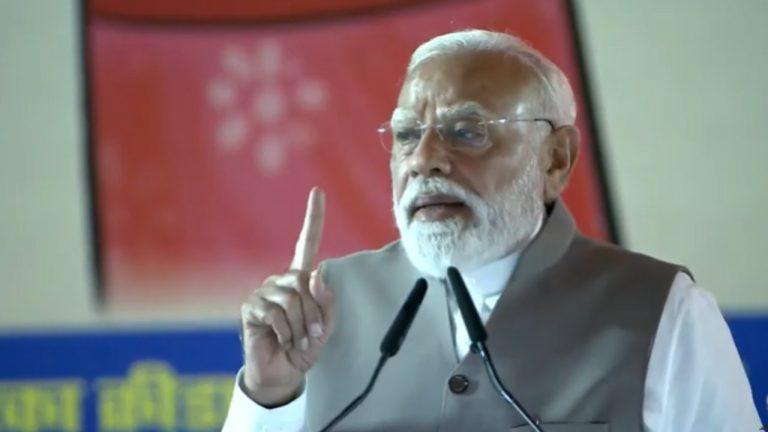 प्रधानमंत्री मोदी का वाराणसी दौरा, विकास परियोजनाओं की दी सौगात, विपक्ष पर बोला हमला, कहा- देश की महिलाओं को फिर दिया धोखा