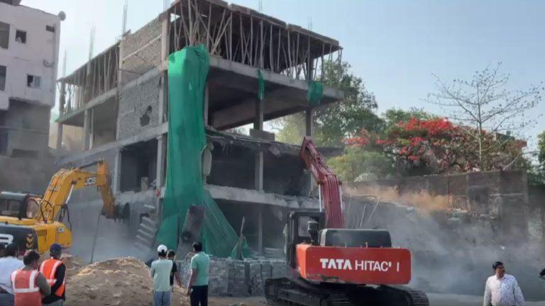 इंदौर में सख्त कार्रवाई: अवैध निर्माण पर चला बुलडोजर, नगर निगम का बड़ा एक्शन!