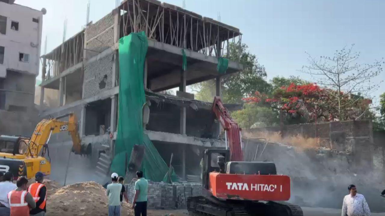 इंदौर में सख्त कार्रवाई: अवैध निर्माण पर चला बुलडोजर, नगर निगम का बड़ा एक्शन!