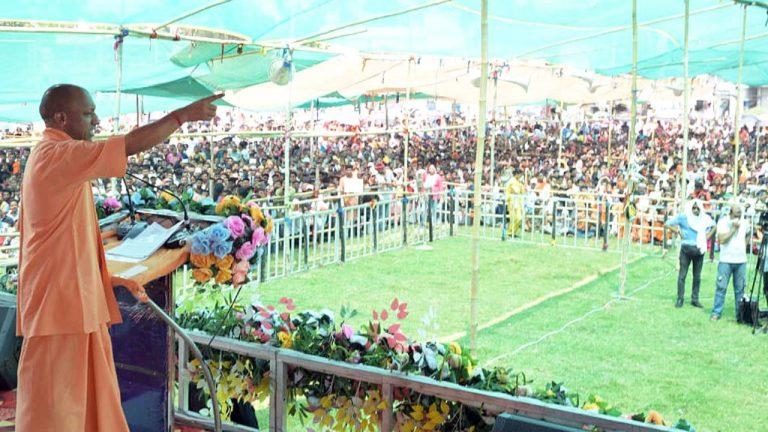 बंगाल में बेटियां और बहनें सुरक्षित नहीं.. चुनावी रैली में गरजे सीएम योगी, राज्य की सुरक्षा व्यवस्था पर उठाए सवाल, TMC सरकार को घेरा