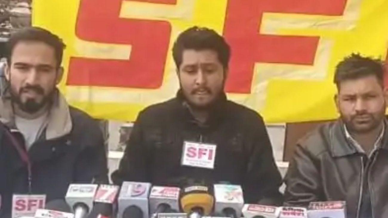 हिमाचल प्रदेश विश्वविद्यालय में 25% फीस बढ़ोतरी पर SFI का अल्टीमेटम, पूरे प्रदेश में आंदोलन की चेतावनी