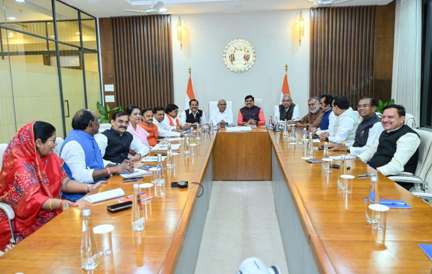 MP NEWS: BJP कोर ग्रुप की पहली बैठक, UCC-नारी शक्ति वंदन अधिनियम समेत इन मुद्दों पर चर्चा हुई, शिवराज को छोड़कर कई बड़े नेता रहे मौजूद
