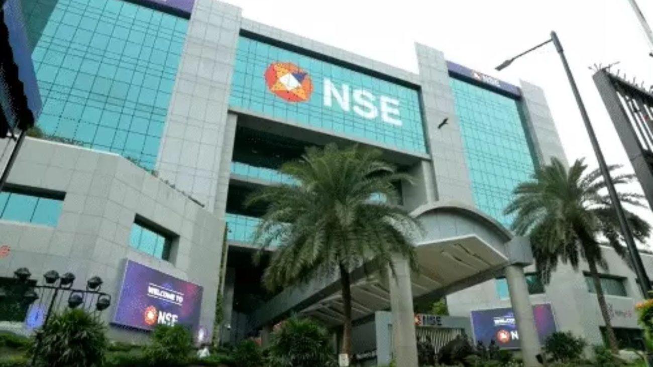 आज भारतीय शेयर बाजार में गिरावट, सेंसेक्स 700 अंक लुढ़का, निफ्टी में भी 200 अंक की गिरावट