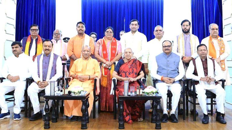 योगी कैबिनेट का हुआ विस्तार, 6 नए मंत्रियों ने ली शपथ, अजीत सिंह और सोमेंद्र तोमर बने स्वतंत्र प्रभार मंत्री