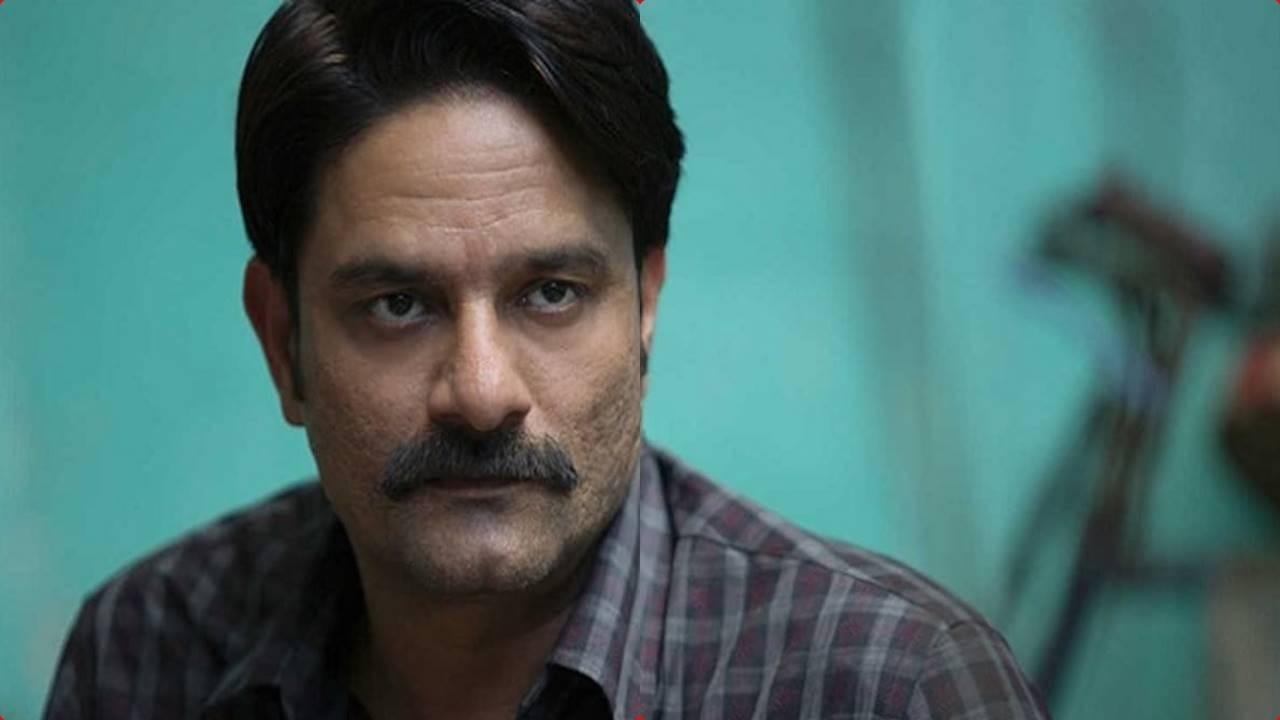 जयदीप अहलावत की नई फिल्म का खतरनाक पोस्टर रिलीज, दलदल में फंसे नजर आए एक्टर