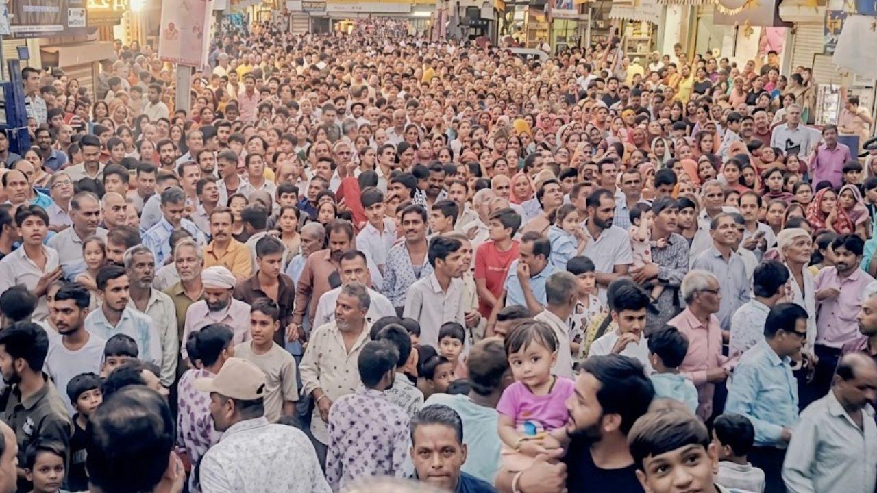 मनासा में नृसिंह जयंती की धूम: कोठी फोड़ लीला में उमड़ा आस्था का सैलाब, गूंजे जयकारे